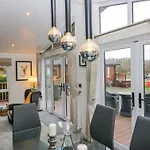 Waters Edge Ferienhaus *