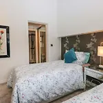 Дом отдыха Waters Edge *