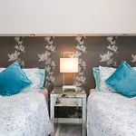 Waters Edge Дом отдыха Уиндермир