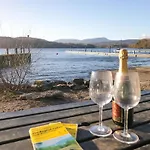 Дом отдыха Waters Edge *