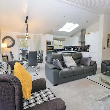 Waters Edge Holiday home