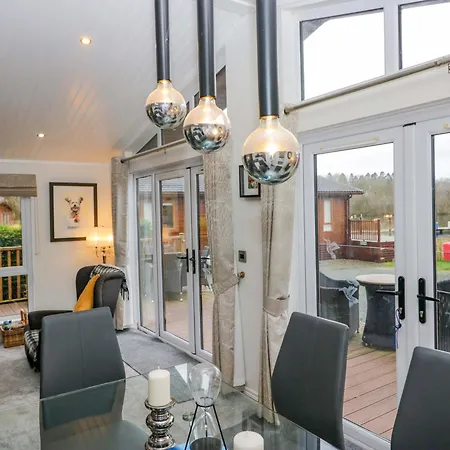 Waters Edge Ferienhaus *
